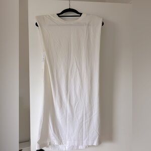 Cute, casual midi dress, never been warn! Aritzia, XS
